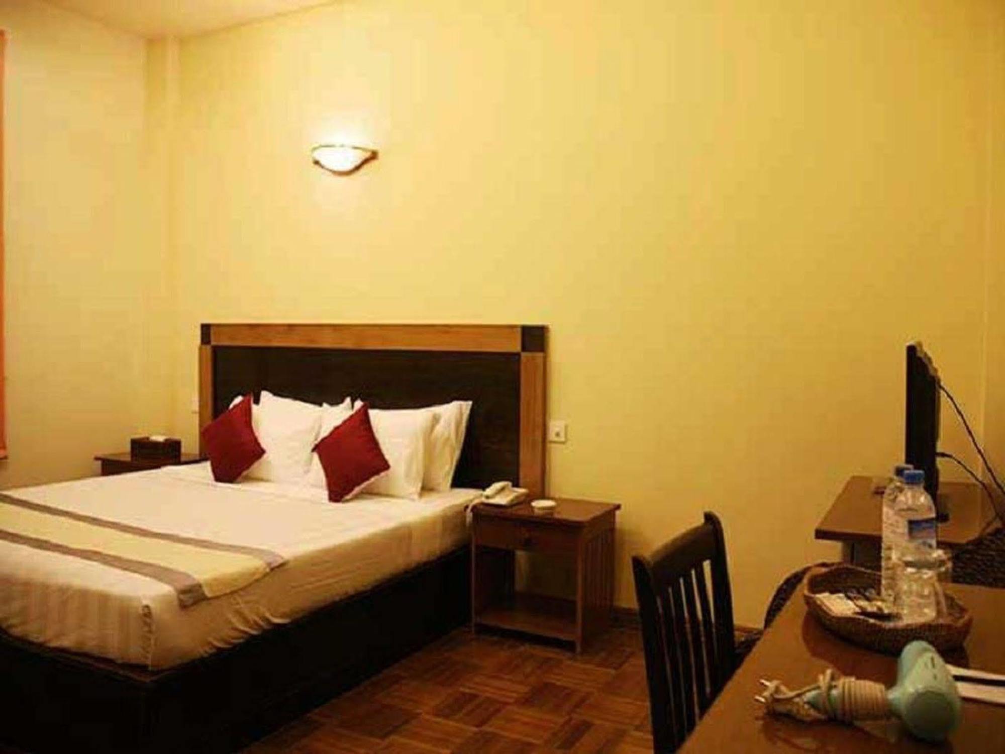 Golden Guest Hotel Тавой Экстерьер фото