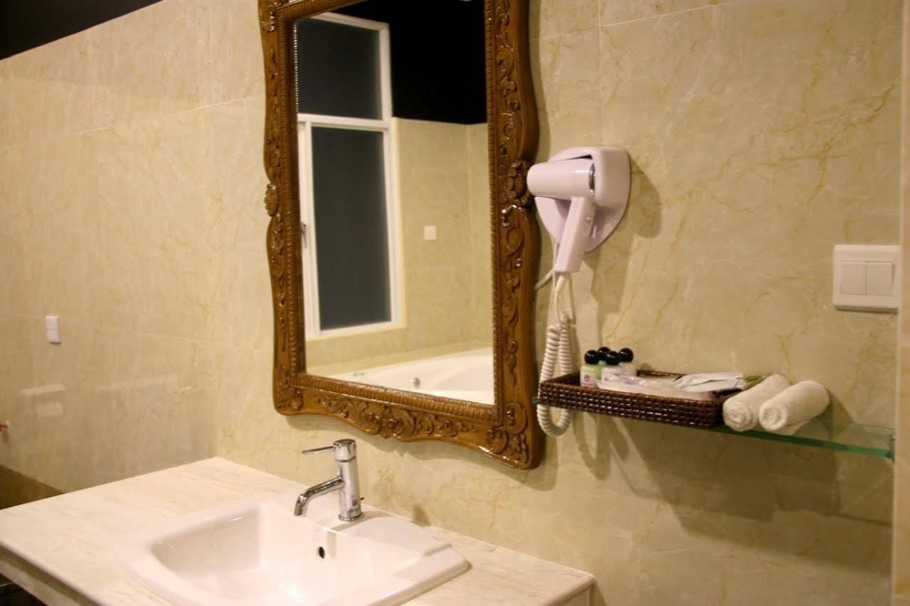 Golden Guest Hotel Тавой Экстерьер фото
